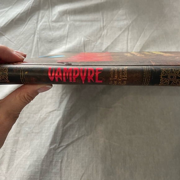 Vampyre: The Terrifying Lost Journal of Dr. Cornelius Van Helsing - Picture 10 of 10